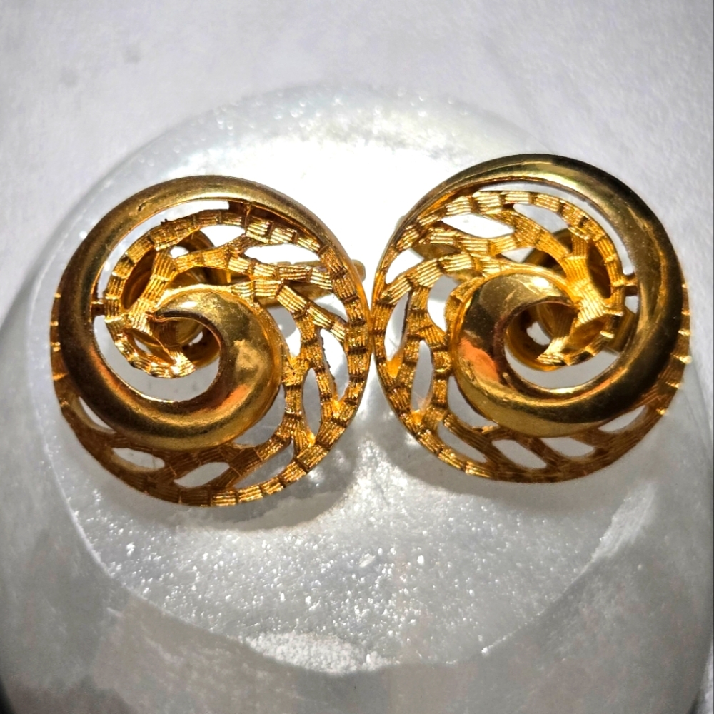 Crown Trifari Gold Tone Spiral Swirl Earrings Clipon Earrings Vintage
